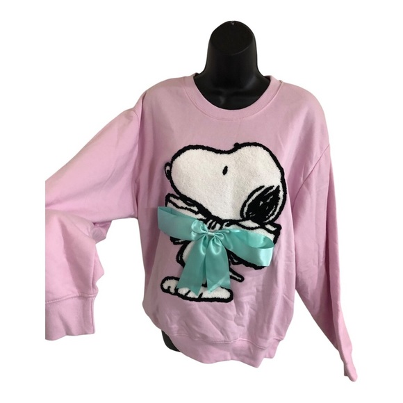 Peanuts Snoopy with oversized blue satin bow pink sweatshirt size large new - Picture 1 of 15